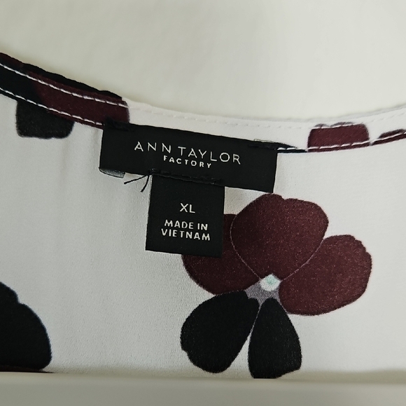 Ann Taylor White Blouse with Black Floral Pattern - Picture 2 of 5